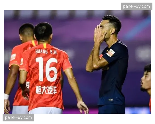 韦林顿揭幕战遭肘击缝15针，高准翼头部相撞缝30多针